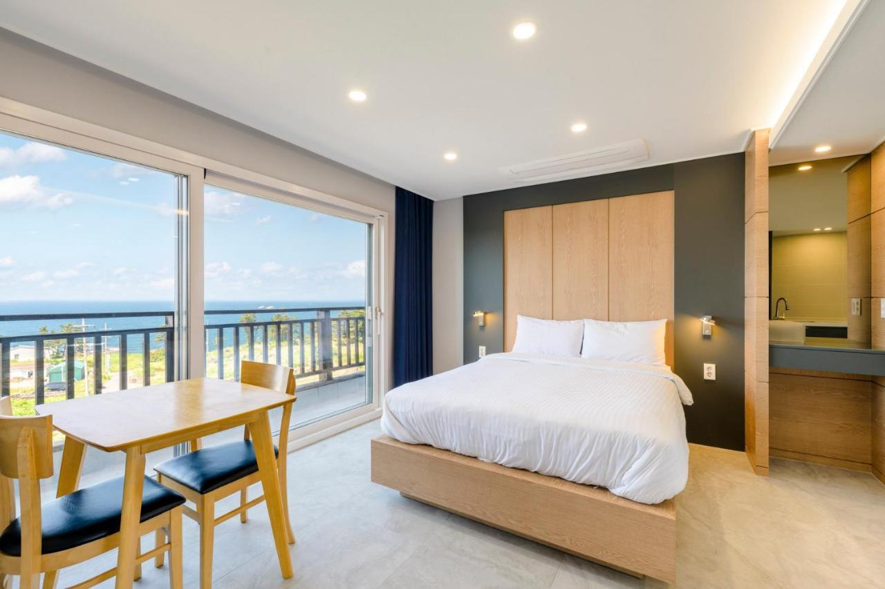 Cadelhas Hotel Jeju Exterior photo